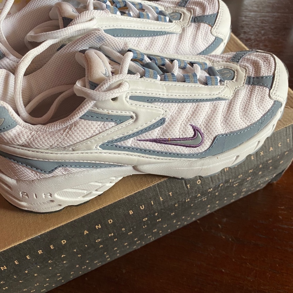 Classic Nike Trainers - Picture 3 of 5
